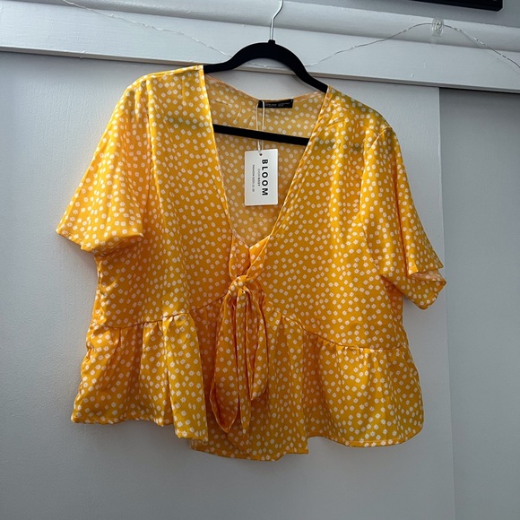 Tops - Flower crop top